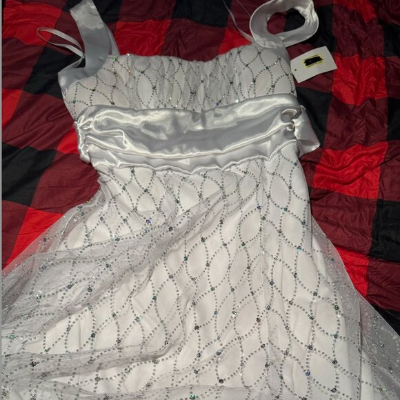 Women's Sparkly white dress - Prom/party- New-size 7/8 - Picture 1 of 3